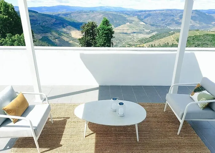 Douro Valley Terrace アルママール